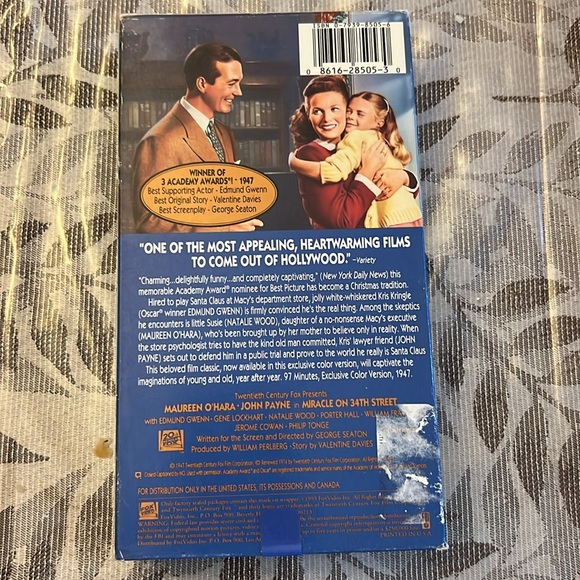 Miracle On 34th Street VHS - Picture 2 of 2